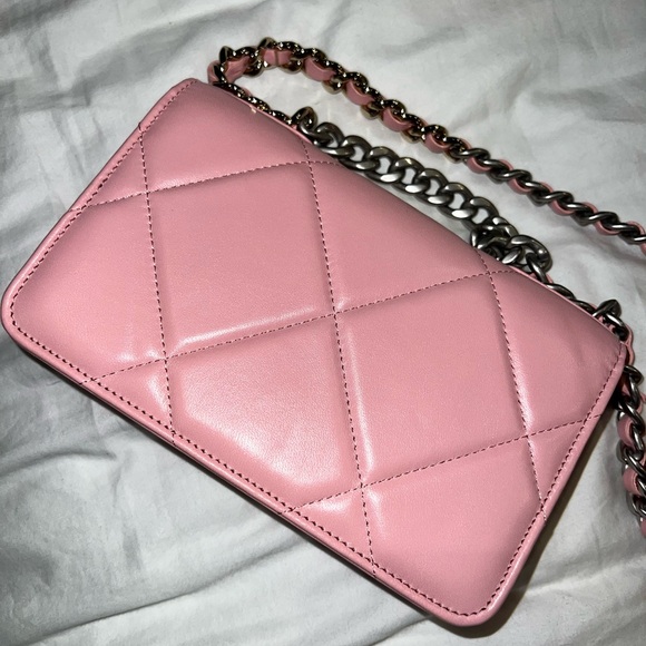 Chanel Pink 19 WOC | Like-New - Picture 4 of 8